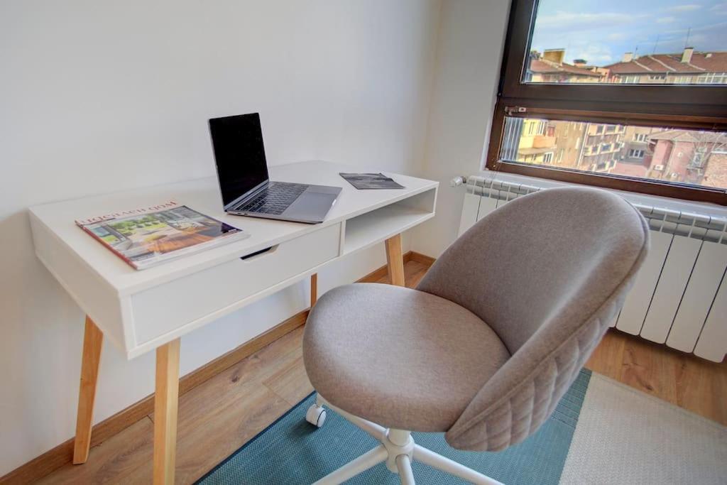 Spacious Home Office With Secure Garage In Sofia Extérieur photo